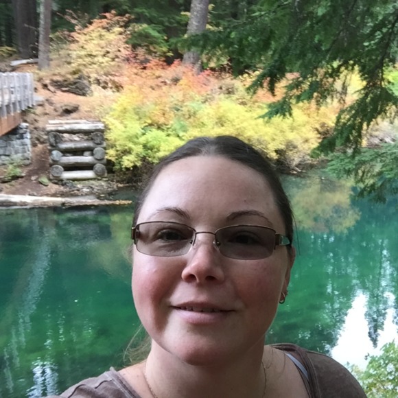 Meet your Posher, Angie - Picture 2 of 6